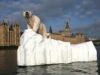 Scuptura plutitoare aduce problema topirii ghetii la Londra