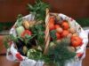 Elevii-din-Iasi-doneaza-legume-copiilor-saraci