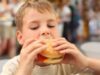 fast food De ce poftim la fast food si dulciuri in loc de fructe?