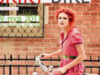 Fetele defileaza pe biciclete, la Skirt Bike