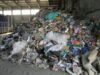 Chiar dacă sunt amendate de Garda de Mediu Gorj, primăriile din judeţ nu se grăbesc să îşi amenajeze spaţii pentru depozitarea gunoiului