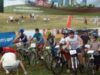 Clujenii de toate varstele pedaleaza in padurea Hoia