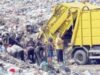 sateni Sătenii muncesc zilnic printre gunoaie