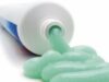 Un ingredient antibacterian din pasta de dinţi Colgate provoacă controverse Un ingredient antibacterian din pasta de dinţi Colgate provoacă controverse