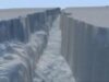 Un satelit al celor de la NASA a reușit să surprindă în Antarctica o fisură uriașa în gheață