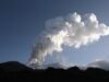 etna Vulcanul Etna, situat pe insula italiană Sicilia, a erupt pentru a patra oară în acest an
