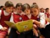 Eco-Rom Ambalaje distribuie manualul “Învăţăm să reciclăm ambalajele! in judetul Sibiu
