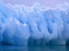 Calota Antarcticii se micşorează din ce în ce mai mult pentru că este "mâncată" în adâncuri de apă caldă