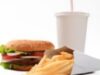 Un studiu realizat de cercetatorii spanioli arata ca mancarea fast-food creste riscurile caderii in depresie