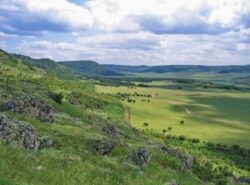 Muntii Macinului, un spectacol aproape de Delta Dunarii