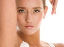 Antiperspirantele din comert contin aluminiu, care creste riscul de cancer la san