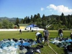Elicopter pentru stingerea focarelor din Baia Borsa