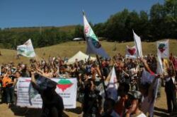Actiunea „Vrem un vot fara cianura!” atrage atentia opiniei publice privitor la pericolele iminente care planeaza asupra naturii si mediului in Romania
