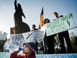 Activistii de mediu protesteaza in Parcul Izvor impotriva exploatarii gazelor de sist