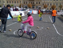 Copiii din Vaslui nu au voie cu biciclete si role in parcuri, pe trotuare si in centrul orasului
