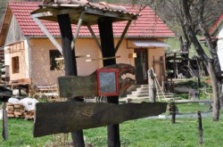 Oamenii preocupati de formarea unor comunitati mici, in tabara de permacultura de la Malin