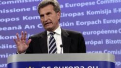 Comisarul European pentru energie acuza Rusia ca santajeaza Moldova