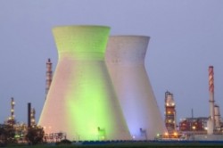 Greenpeace: Franta trebuie sa inchida 35 reactoare nucleare, pentru ca Hollande sa isi respecte angajamentul