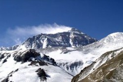 Poluarea ameninta Everestul. Cine il salveaza?