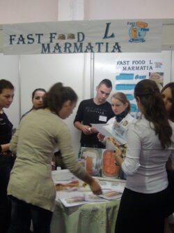 Produse eco si obiecte reciclate, vandute in mod virtual la Targul Firmelor de Exercitiu din Baia Mare