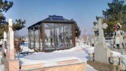 Cavou ecologic cu panouri solare, intr-un cimitir iesean