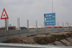 Aproape 2 km de panouri sunt in curs de montare - Centura protejata antifonic