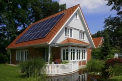 Persoanele fizice vor beneficia de subventii daca isi instaleaza mici unitati de productie de energie regenerabila