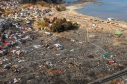 Deseuri maturate de tsunami-ul din Japonia inoata spre SUA