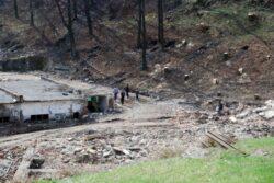Fonduri sistate pentru ecologizare. Locuri de munca pierdute, perimetre devenite gropi de gunoi