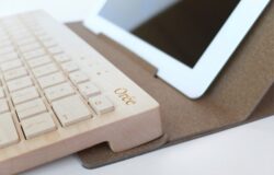 Tastatura wireless din lemn sculptat