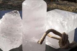 Oiatra de alaun, varianta sanatoasa a deodorantelor.