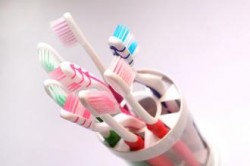 Rabla pentru Periuta de dinti: O aduci pe cea veche si primesti una noua, plus o pasta Aquafresh!