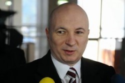 Codrin Stefanescu critica propunerea privind amendarea celor care hranesc cainii comunitari