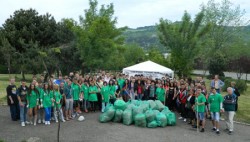 Elevii de la C. T. „Napoca” invata sa colecteze deseurile