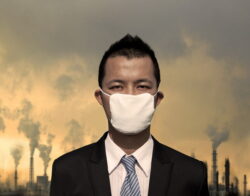 Smogul blocheaza un oras de 11 milioane de locuitori din China. Vizibilitatea a scazut sub 10 metri