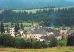 Manastirea Putna a obtinut incetarea prospectiunilor pentru gaze de sist in zona