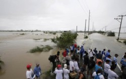 Taifunul Nari a lasat in urma 8 morti Coasta de est a Filipinelor, lovita de taifun: Cel putin patru oameni au murit, iar mai multe case au fost distrusesi 2 milioane de oameni fara electricitate