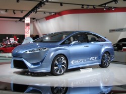Toyota va lansa in 2015 prima masina de serie pe hidrogen