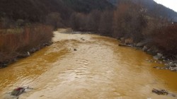 Somesul Mare poluat cu noroi de mina din Rodna