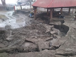 Catastrofa ecologica la Turceni. Case ingropate in cenusa si namol!