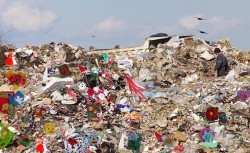 Gropile de gunoi din sapte orase hunedorene vor fi inchise in acest an