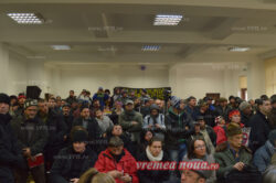Dezbatere furtunoasã, cu huiduieli, despre gazele de sist la Puiesti
