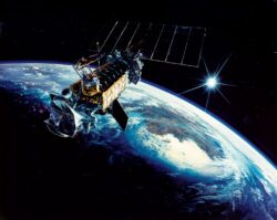 Tragedie cosmica: se transforma materia intunecata in energie intunecata? Daca da – cu ce efecte?