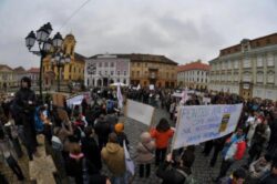 Dezbatere pe tema exploatarii gazelor de sist la Universitatea de Vest din Timisoara