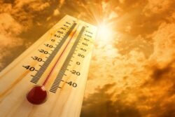 Comisia Europeana renunta la promisiunea de a mentine incalzirea globala sub 2°C