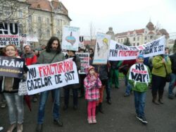 Reiau protestele in Oradea. Intalnire privind gazele de sist, la Tulca.