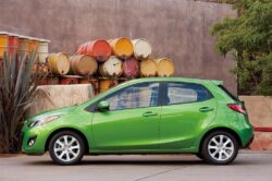 Mazda dezvolta componente din bioplastic. Luciu puternic, fara vopsire