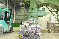 Colectarea separata pentru plastic, metal, hartie si sticla ar putea deveni obligatorie din 2016