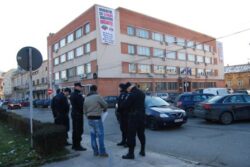 Sediul Minvest Deva – „ocupat” de activistii anti-minerit cu cianura