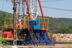 Bihor: Zece activisti oradeni vor promova un proiect de lege impotriva fracturarii hidraulice